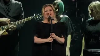 Kelly Clarkson covers Shallow - Lady Gaga & Bradley Cooper (Live)