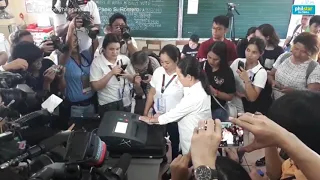 Reelectionist Sen  Grace Poe finally casts her ballot in Sta  Lucia Elementary School in San Juan Ci