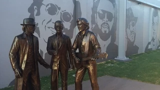 Barry Gibb opens (Bee Gees Way) stage 2 Redcliffe (Australia)