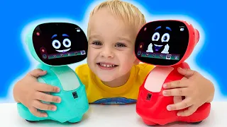 Vlad y Niki juegan con Miko - Robot de juguete inteligente para niños