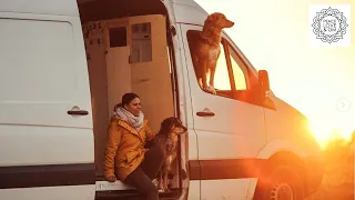 Nach traumatischer Kindheit in die Freiheit gefunden - Lias Leben Vollzeit auf Reisen