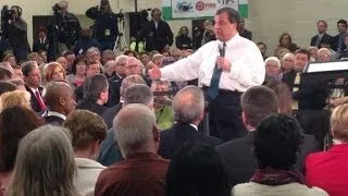 Gov. Chris Christie cracks jokes at town hall