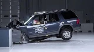 2002 Ford Explorer moderate overlap IIHS crash test