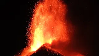 ERUZIONE ETNA IN SUPERZOOM 01/12/2023