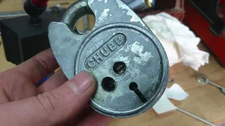 Picking a chubb battleship padlock