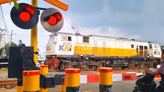 3 Perlintasan Kereta Api di Pabuaran Subang