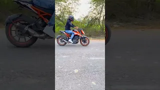 wheelie mode on 🔥🔥🔥 #duke250 #ktm #ktmindia #viral #wheelie #bike #youtubeshorts