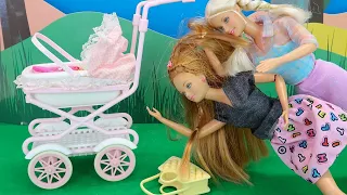 Барби Не Поделили Коляску! Мультики для детей Куклы барби Игрушки для девочек IkuklaTV