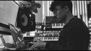 Billboard #1 Producer Makes EMOTIONAL Piano Beat from SCRATCH in 5 Minutes