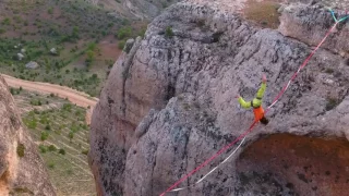 Just another Handstand - On a Highline (by Samuel Volery)