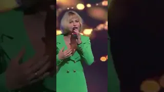 Катерина Голицина на сцене фестиваля шансона в Юрмале #шансон #музыка