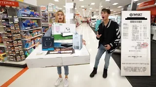 Anything My GIRLFRIEND Can Carry, I'll Buy It Challenge!