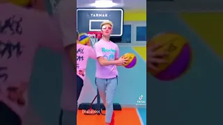 🤣 Летящей походкой бегу я за водкой 😂 Смайл 😅