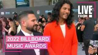 Dan + Shay Recall Their First Time Meeting at BBMAs 2022 (Exclusive) | E! Red Carpet