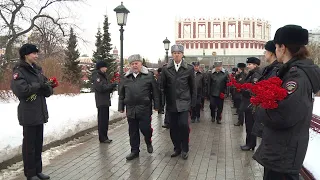 Делегация МВД России во главе с Александром Горовым почтила память героев, павших за Родину