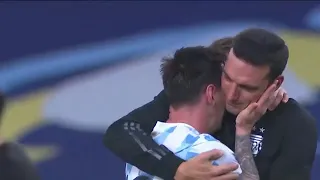 Lionel Messi Hug the coach Lionel Scaloni After win the final