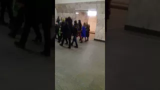 Метро, сумасшедшая певица