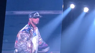 Anuel AA llega de sorpresa al concierto de Karol G