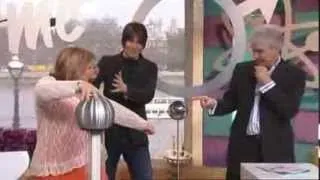Brian Cox electrocutes Fern and Phil - This Morning 30th March 2006