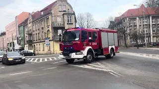 Straż pożarna:[Trąby] Przejazd alarmowy 4 zastępów PSP i OSP do pożaru mieszkania.