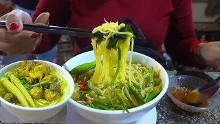 Yellow Noodle Beef Soup, Nom Banhjok Sraos - Breakfast @ Takhamo market - Cambodian street food