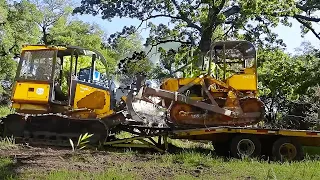 He had to use his service truck to load 50 year old BROKE DOZER!