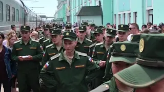 „Auf keinen Fall kämpfen“: Junge Russen fliehen vor Wehrpflicht