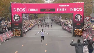 Queniano Kipchoge torna-se 1º homem a correr maratona abaixo de 2 horas