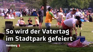 Mit Alkohol, Musik und Grillen: So wird der Vatertag im Hamburger Stadtpark gefeiert