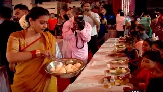 Kajol serves bhog at Durga Puja Pandal | Video