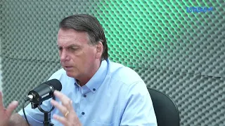 Em um podcast, Bolsonaro conta que 'pintou um clima' com garotas venezuelanas de 15 anos