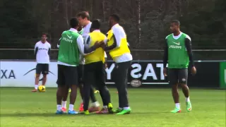 Memphis Depay fights teammate during training session