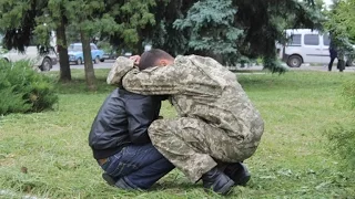 В Барі на колінах проводжали офіцера, загиблого в АТО