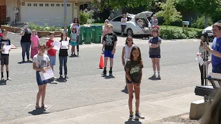 Kids perform Bob Dylan Mr. Tambourine Man in an heart-felt farewell.  Simply amazing!