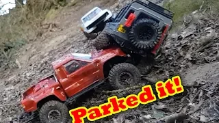 Nice Parking! RC Wheeling Defender vs Hilux Traxxas TRX-4 Crawling