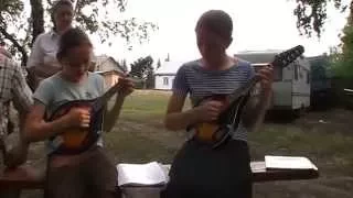 Hausmusik in Russland bei einer mennonitischen Familie Teil 2 família menonita russa instrumental