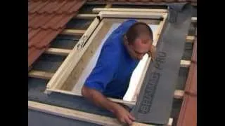 RoofLITE window installation 9 : Underfelt