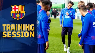 A birthday surprise for Jean-Clair Todibo in training 🎂
