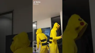 Tik Tok de DOMELIPA y DEKKO disfrazados de pikachu