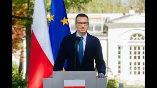 Mateusz Morawiecki - oświadczenie dla mediów w ogrodach pałacu Prezydenckiego w Warszawie