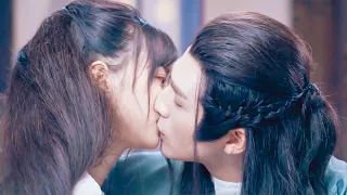 The emperor pressed his concubine under him and kissed fiercely💕Best C-Drama Clip