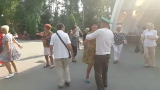 Шлепали шлепки мои и пятки!!!💃🌹Танцы в парке  Горького!!!💃🌹Харьков 2021