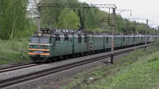 Electric locomotive VL80T 795 carries electric locomotives VL10 to a new place of work.