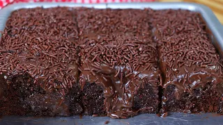 BOLO DE CHOCOLATE RÁPIDO E FÁCIL | Massa FOFA e MOLHADINHA