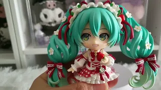 Good Smiles Hatsune Miku 15th Anniversary Nendoroid figurine