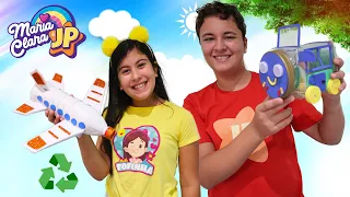 Maria Clara e JP ensinam a fazer brinquedos com materiais recicláveis ♻️ Dia da Terra 🌎