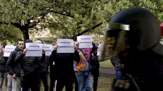 Un centenar de personas se concentra en Pamplona en rechazo a un acto de Vox con Santiago Abasc