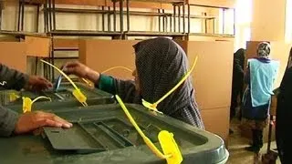 Afghans defy Taliban threats, vote for new president