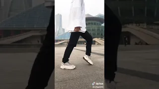 How to do moon walk dance.step by step teaching.