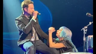 'Nasce Uma Estrela': Bradley Cooper aparece de surpresa em show da Lady Gaga e canta 'Shallow'